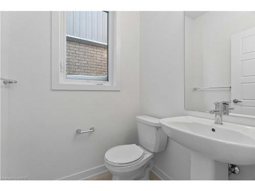 172 Eastbridge Avenue, Welland, ON - Indoor Photo Showing Bathroom