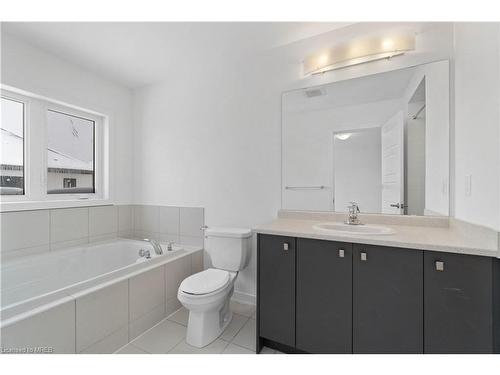 172 Eastbridge Avenue, Welland, ON - Indoor Photo Showing Bathroom