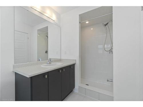 172 Eastbridge Avenue, Welland, ON - Indoor Photo Showing Bathroom