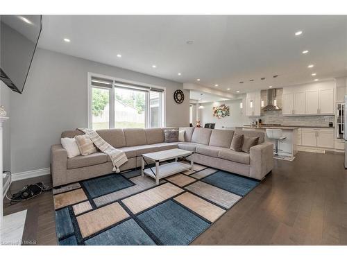 124 Drexler Avenue, Wellington, ON - Indoor Photo Showing Living Room