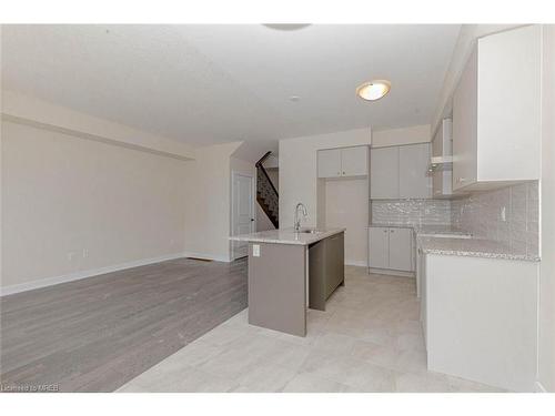 166 Eastbridge Avenue, Welland, ON - Indoor Photo Showing Kitchen