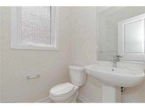 166 Eastbridge Avenue, Welland, ON - Indoor Photo Showing Bathroom