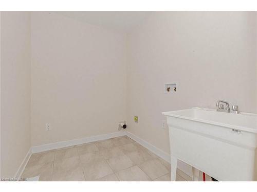 166 Eastbridge Avenue, Welland, ON - Indoor Photo Showing Bathroom