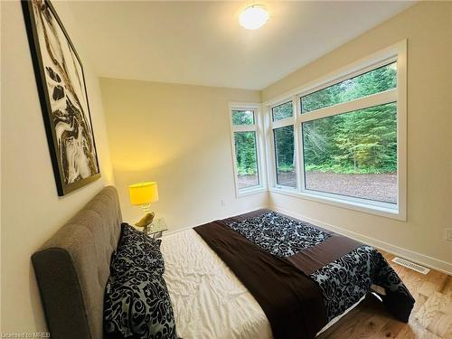 51-1049 Greensview Drive, Huntsville, ON - Indoor Photo Showing Bedroom