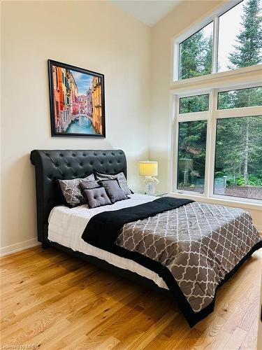 51-1049 Greensview Drive, Huntsville, ON - Indoor Photo Showing Bedroom