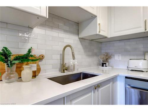 187 Ironstone Drive, Cambridge, ON - Indoor Photo Showing Kitchen