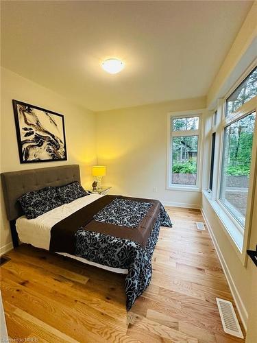 51-1049 Greensview Drive, Huntsville, ON - Indoor Photo Showing Bedroom