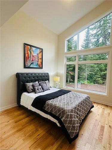 51-1049 Greensview Drive, Huntsville, ON - Indoor Photo Showing Bedroom