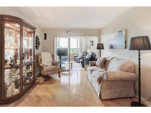 605-10 Malta Avenue, Brampton, ON - Indoor Photo Showing Living Room