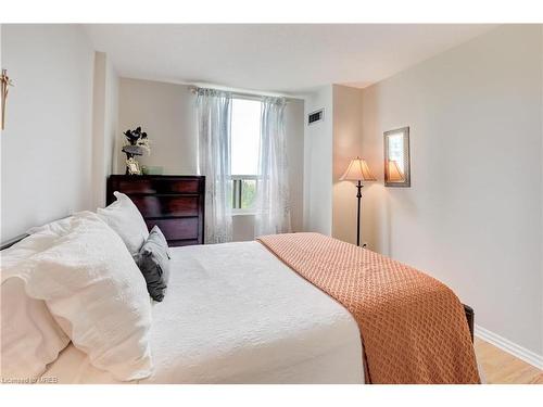 605-10 Malta Avenue, Brampton, ON - Indoor Photo Showing Bedroom