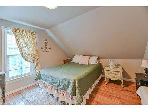 4755 River Road, Niagara Falls, ON - Indoor Photo Showing Bedroom