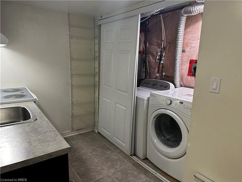 198-180 Mississauga Valley Boulevard, Mississauga, ON - Indoor Photo Showing Laundry Room