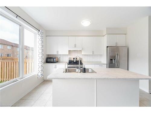 79 Stamford Street, Breslau, ON - Indoor Photo Showing Kitchen With Upgraded Kitchen