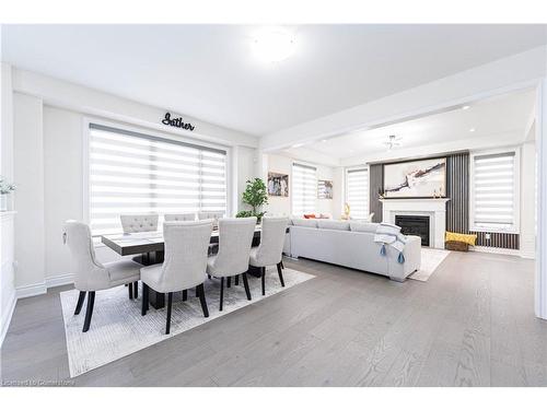 3 Grierson Trail, Waterdown, ON - Indoor Photo Showing Living Room