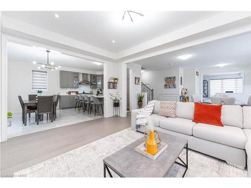 3 Grierson Trail, Waterdown, ON - Indoor Photo Showing Living Room