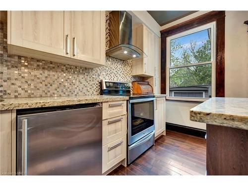 80 Spadina Avenue, Hamilton, ON - Indoor Photo Showing Kitchen