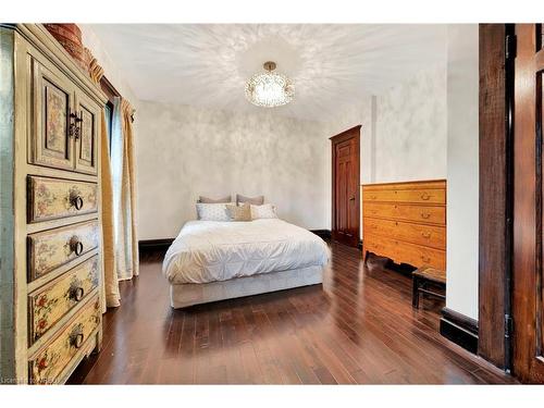 80 Spadina Avenue, Hamilton, ON - Indoor Photo Showing Bedroom