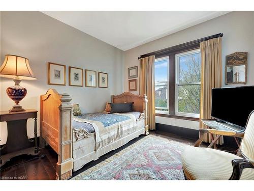 80 Spadina Avenue, Hamilton, ON - Indoor Photo Showing Bedroom