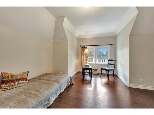 80 Spadina Avenue, Hamilton, ON - Indoor Photo Showing Bedroom