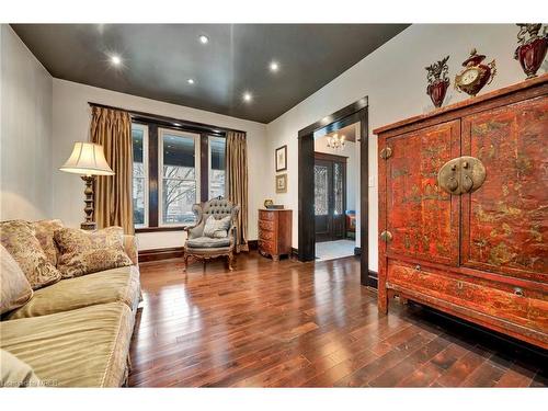 80 Spadina Avenue, Hamilton, ON - Indoor Photo Showing Living Room