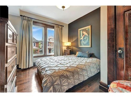 80 Spadina Avenue, Hamilton, ON - Indoor Photo Showing Bedroom