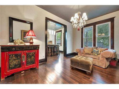 80 Spadina Avenue, Hamilton, ON - Indoor Photo Showing Living Room