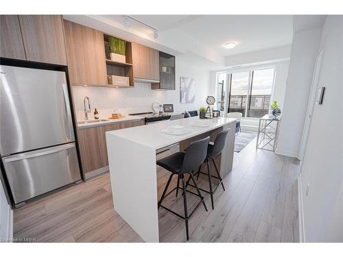 312-405 Dundas Street, Oakville, ON - Indoor Photo Showing Kitchen