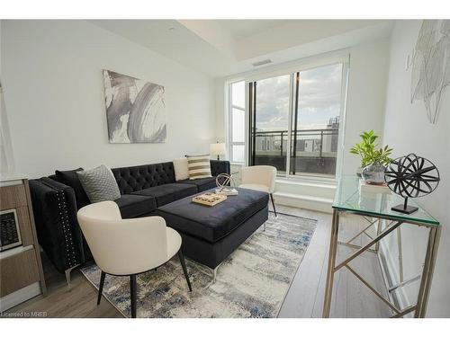 312-405 Dundas Street, Oakville, ON - Indoor Photo Showing Living Room