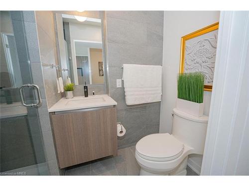 312-405 Dundas Street, Oakville, ON - Indoor Photo Showing Bathroom