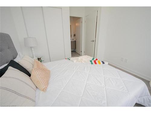 312-405 Dundas Street, Oakville, ON - Indoor Photo Showing Bedroom