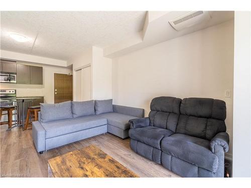 Ll14-25 Kay Cres Crescent, Guelph, ON - Indoor Photo Showing Living Room