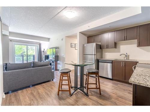 Ll14-25 Kay Cres Crescent, Guelph, ON - Indoor Photo Showing Kitchen With Stainless Steel Kitchen