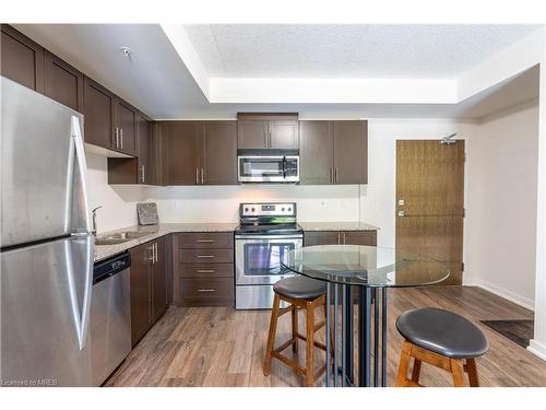 Ll14-25 Kay Cres Crescent, Guelph, ON - Indoor Photo Showing Kitchen With Stainless Steel Kitchen