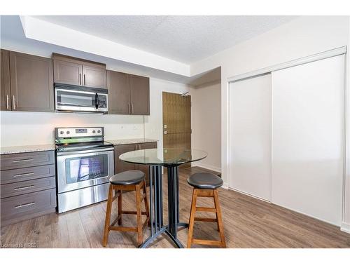 Ll14-25 Kay Cres Crescent, Guelph, ON - Indoor Photo Showing Kitchen With Stainless Steel Kitchen