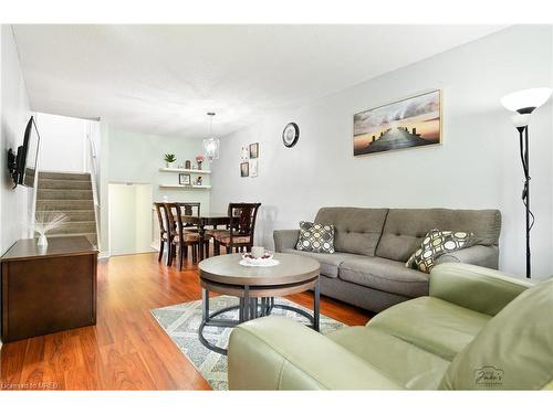 29 Dianne Drive, St. Catharines, ON - Indoor Photo Showing Living Room