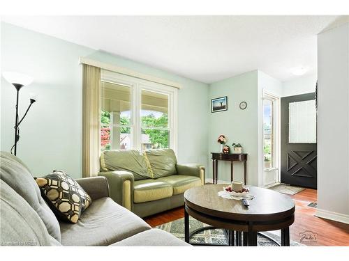 29 Dianne Drive, St. Catharines, ON - Indoor Photo Showing Living Room