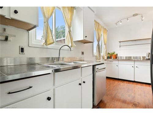 29 Dianne Drive, St. Catharines, ON - Indoor Photo Showing Kitchen With Double Sink