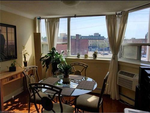 304-55 Yarmouth Street, Guelph, ON - Indoor Photo Showing Dining Room