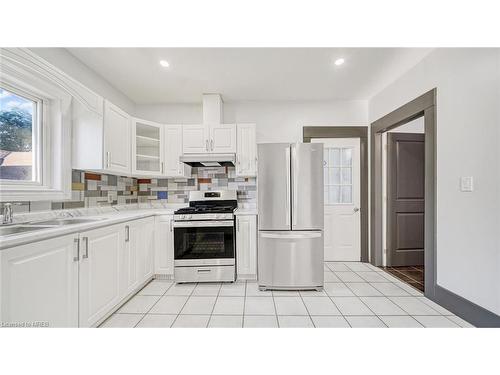 6 Gordon Street, Brantford, ON - Indoor Photo Showing Kitchen