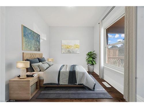 6 Gordon Street, Brantford, ON - Indoor Photo Showing Bedroom