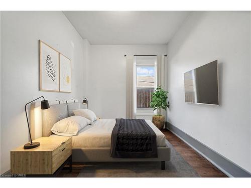 6 Gordon Street, Brantford, ON - Indoor Photo Showing Bedroom