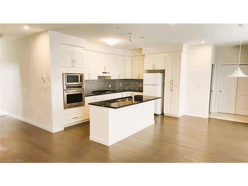 545 Brittania Crescent, Kitchener, ON - Indoor Photo Showing Kitchen