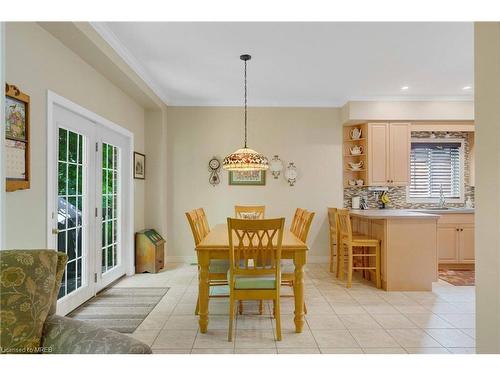 10 Buman Court, Barrie, ON - Indoor Photo Showing Dining Room