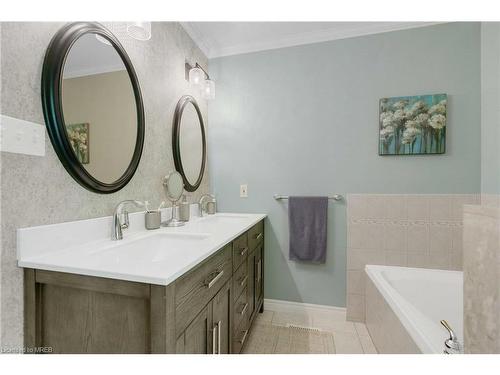 10 Buman Court, Barrie, ON - Indoor Photo Showing Bathroom