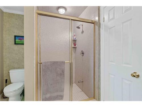 10 Buman Court, Barrie, ON - Indoor Photo Showing Bathroom