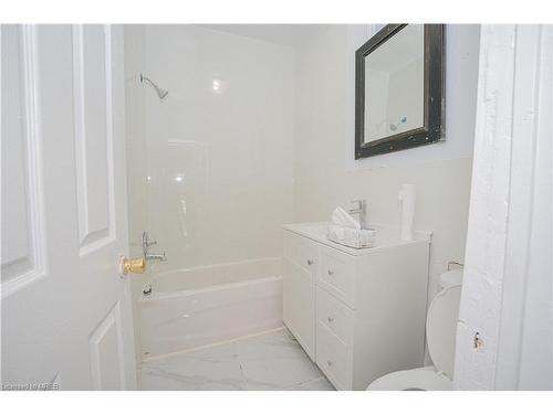 33 Gertrude Street, Hamilton, ON - Indoor Photo Showing Bathroom