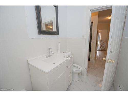 33 Gertrude Street, Hamilton, ON - Indoor Photo Showing Bathroom