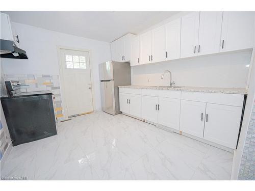 33 Gertrude Street, Hamilton, ON - Indoor Photo Showing Kitchen