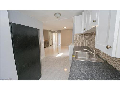 33 Gertrude Street, Hamilton, ON - Indoor Photo Showing Kitchen