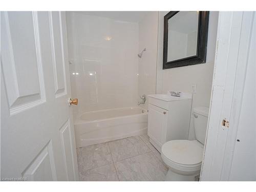 33 Gertrude Street, Hamilton, ON - Indoor Photo Showing Bathroom